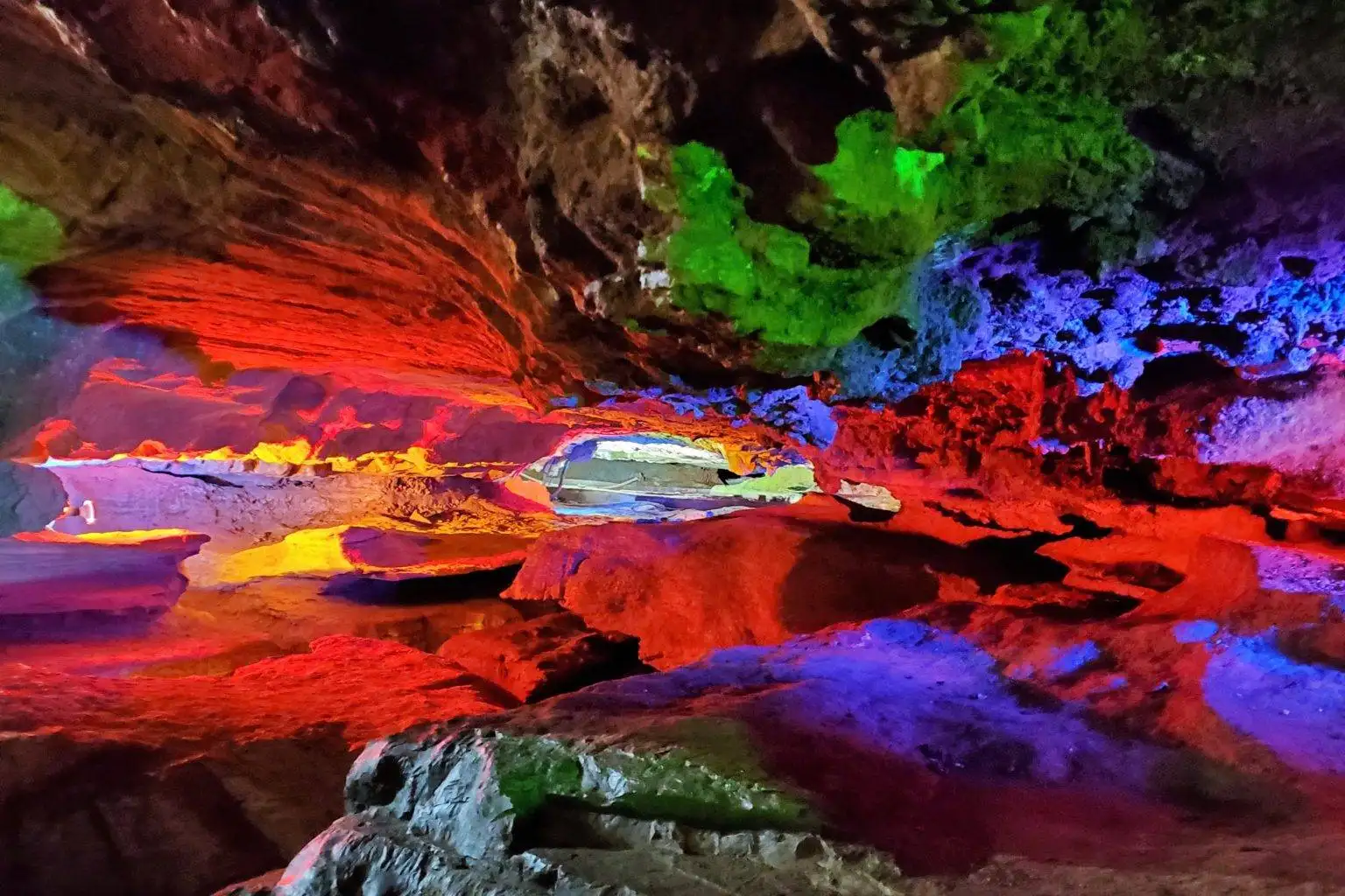 Skyline Caverns rainbow area 1536x1024